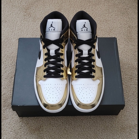 Jordan Other - Air Jordan 1 Mid Metallic Gold